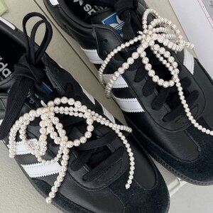 Monday Edition Pearl Sneaker charms